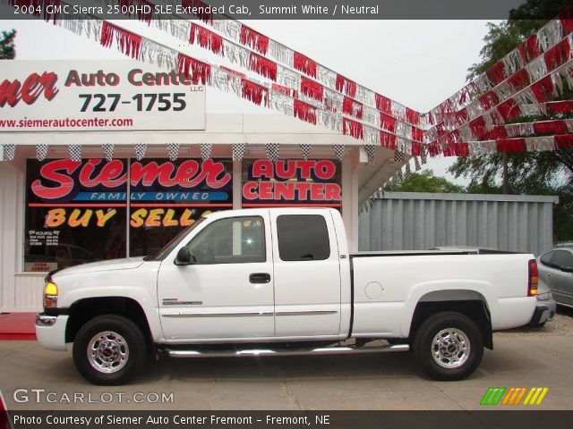 2004 GMC Sierra 2500HD SLE Extended Cab in Summit White