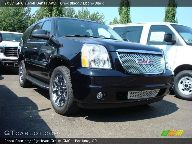 2007 GMC Yukon Denali AWD in Onyx Black