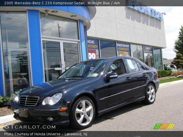 2005 Mercedes-Benz C 230 Kompressor Sedan in Midnight Blue