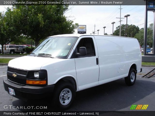 2009 Chevrolet Express 2500 Extended Cargo Van in Summit White