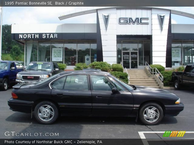 1995 Pontiac Bonneville SE in Black