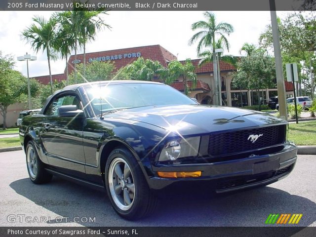 2005 Ford Mustang V6 Deluxe Convertible in Black