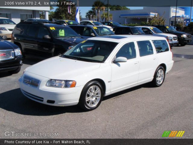 2006 Volvo V70 2.4 in Ice White