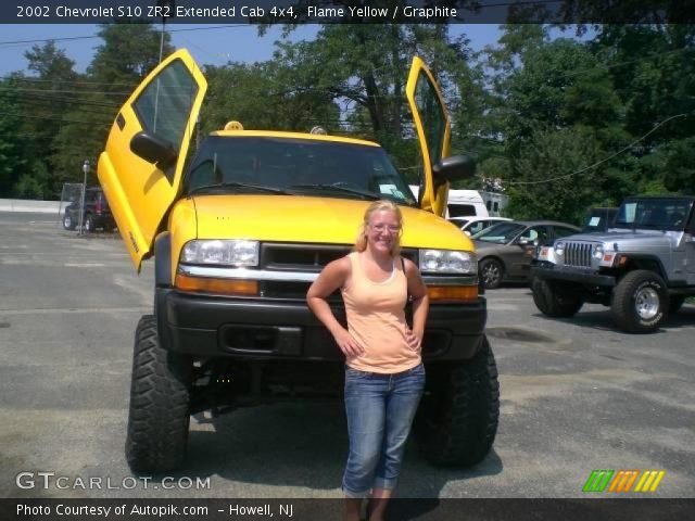 2002 Chevrolet S10 ZR2 Extended Cab 4x4 in Flame Yellow