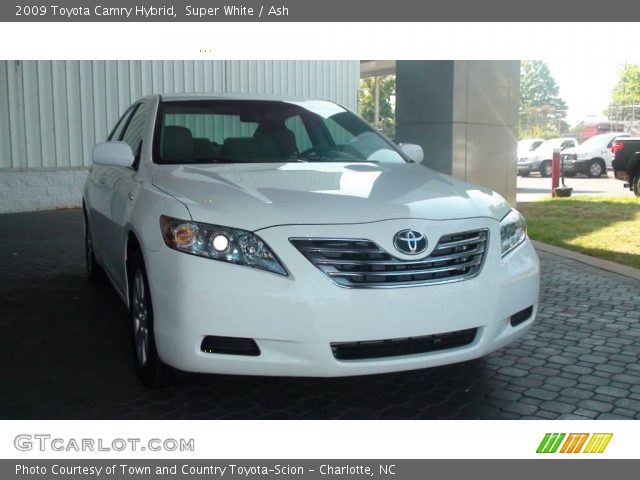 2009 Toyota Camry Hybrid in Super White