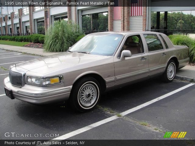 1995 Lincoln Town Car Signature in Pumice Pearl Metallic