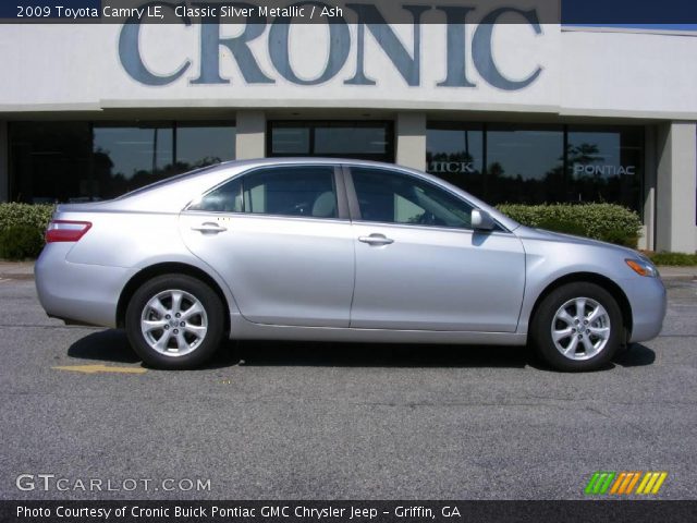 2009 Toyota Camry LE in Classic Silver Metallic