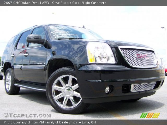 2007 GMC Yukon Denali AWD in Onyx Black