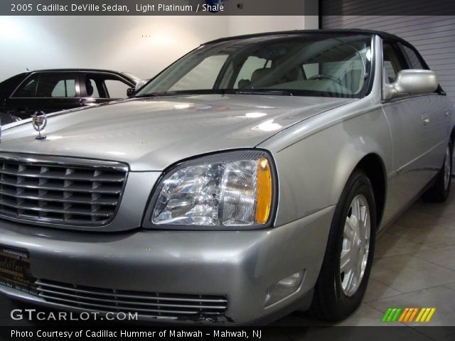 2005 Cadillac DeVille Sedan in Light Platinum