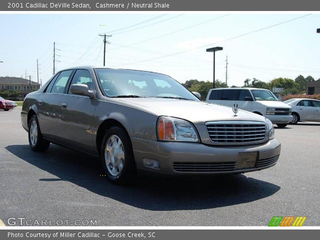 2001 Cadillac DeVille Sedan in Cashmere
