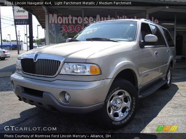 2001 Lincoln Navigator 4x4 in Light Parchment Metallic