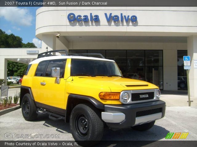 2007 Toyota FJ Cruiser 4WD in Sun Fusion