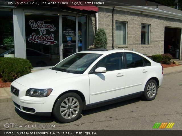 2005 Volvo S40 2.4i in Ice White