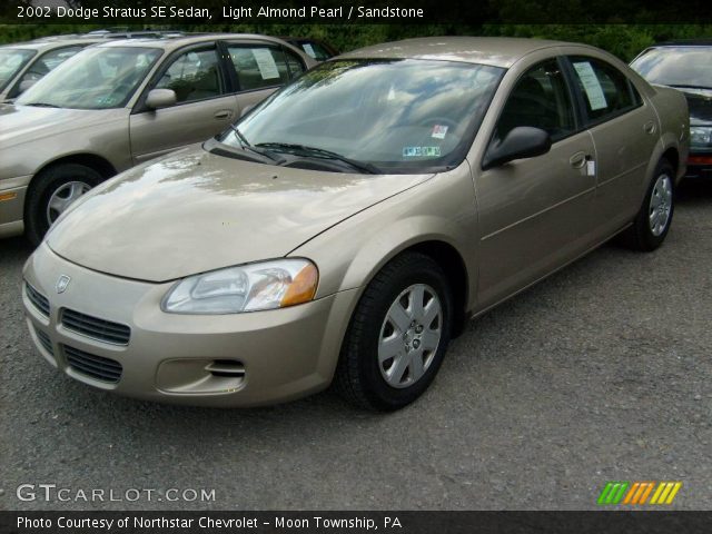 2002 Dodge Stratus SE Sedan in Light Almond Pearl