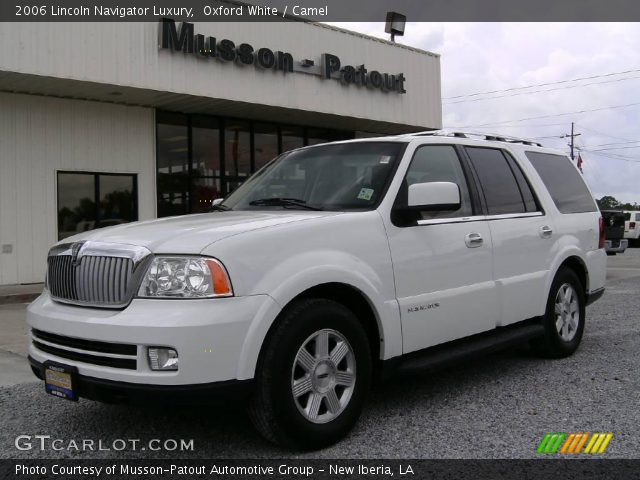 2006 Lincoln Navigator Luxury in Oxford White