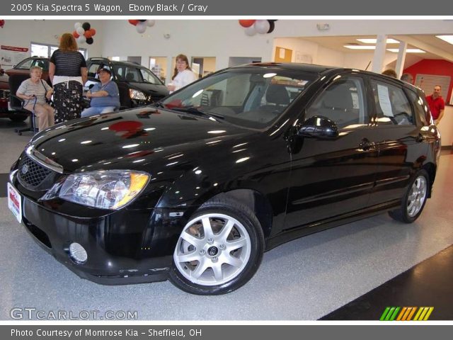 2005 Kia Spectra 5 Wagon in Ebony Black
