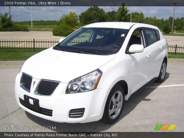 2009 Pontiac Vibe  in Ultra White
