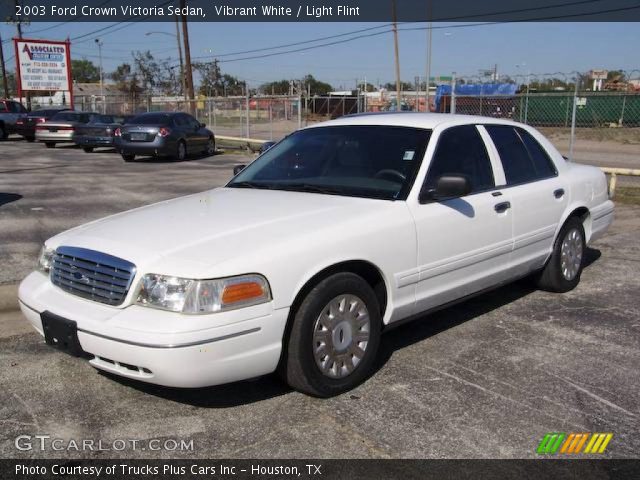 2003 Ford Crown Victoria Sedan in Vibrant White