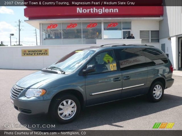 2007 Chrysler Town & Country Touring in Magnesium Pearl