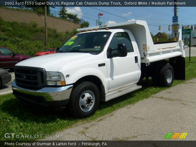 2002 Ford F350 Super Duty XL Regular Cab Chassis Dump Truck in Oxford White