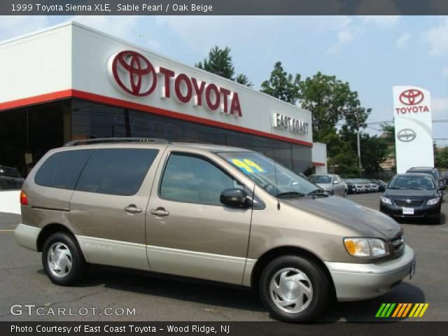 1999 Toyota Sienna XLE in Sable Pearl