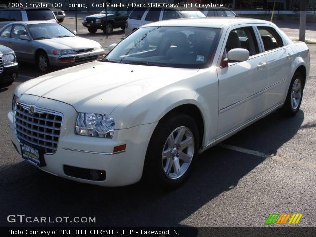 2006 Chrysler 300 Touring in Cool Vanilla