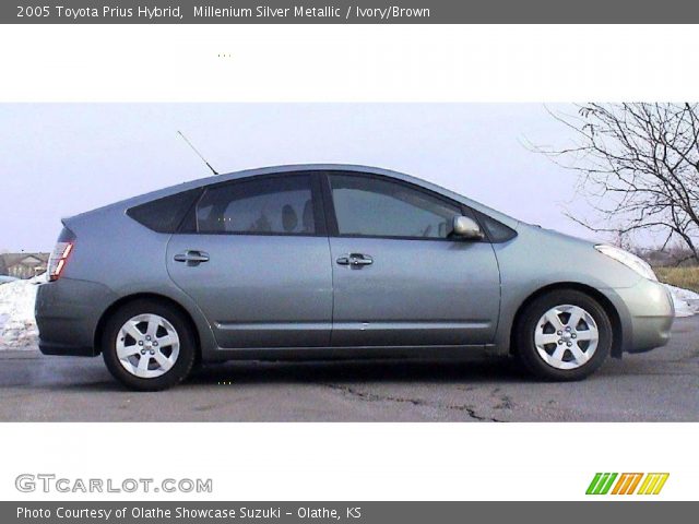 2005 Toyota Prius Hybrid in Millenium Silver Metallic