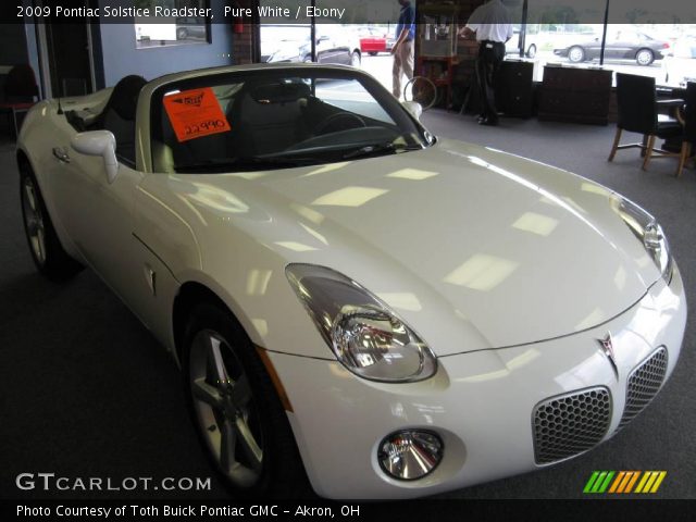 2009 Pontiac Solstice Roadster in Pure White