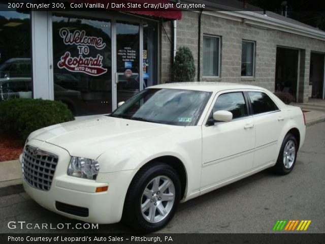 2007 Chrysler 300  in Cool Vanilla