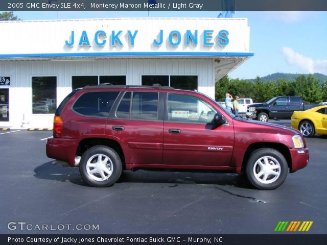 2005 GMC Envoy SLE 4x4 in Monterey Maroon Metallic