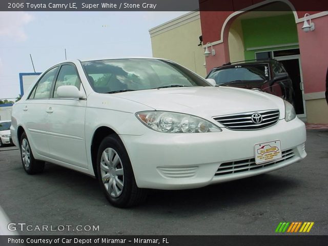 2006 Toyota Camry LE in Super White