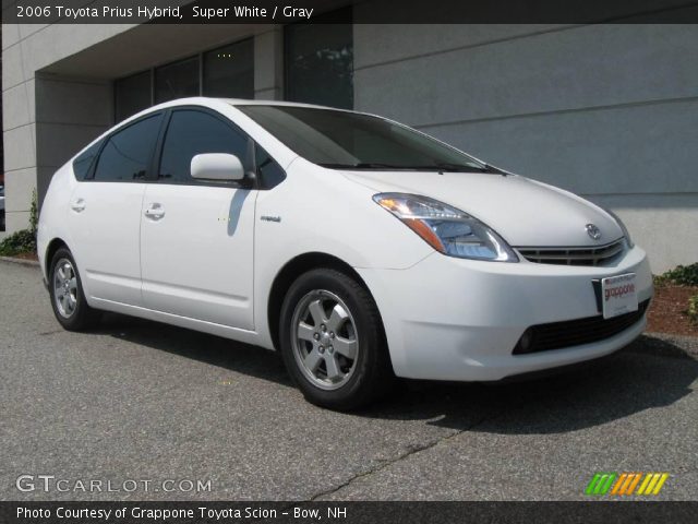 2006 Toyota Prius Hybrid in Super White