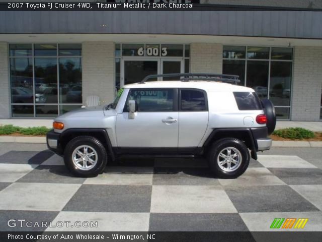 2007 Toyota FJ Cruiser 4WD in Titanium Metallic
