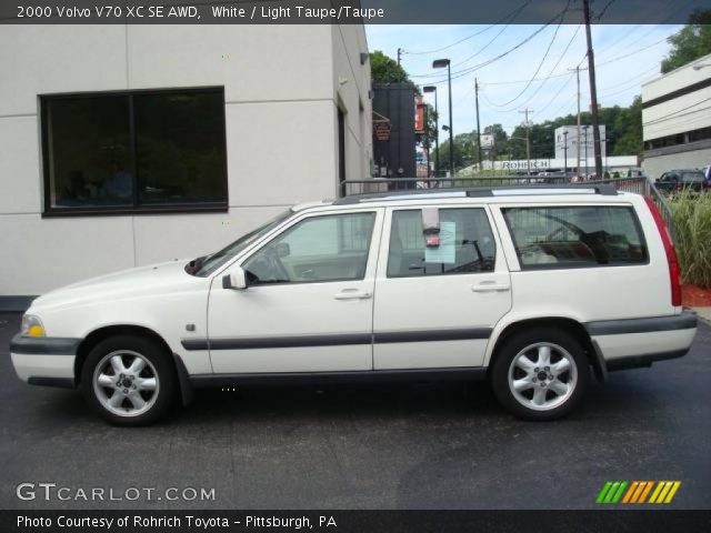 2000 Volvo V70 XC SE AWD in White