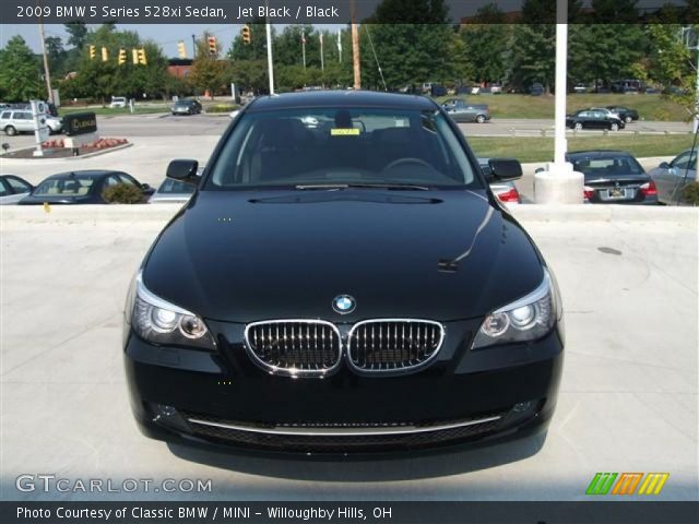 2009 BMW 5 Series 528xi Sedan in Jet Black