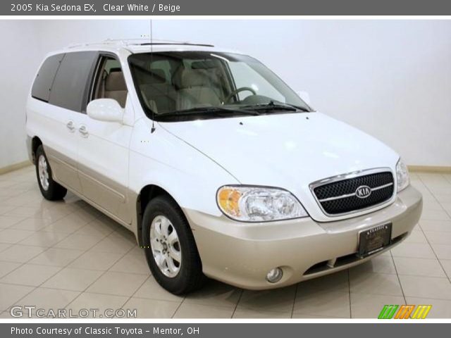 2005 Kia Sedona EX in Clear White