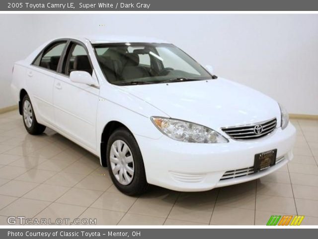 2005 Toyota Camry LE in Super White