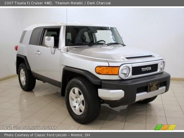 2007 Toyota FJ Cruiser 4WD in Titanium Metallic