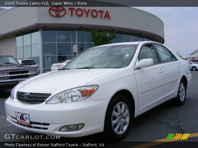 2004 Toyota Camry XLE in Super White