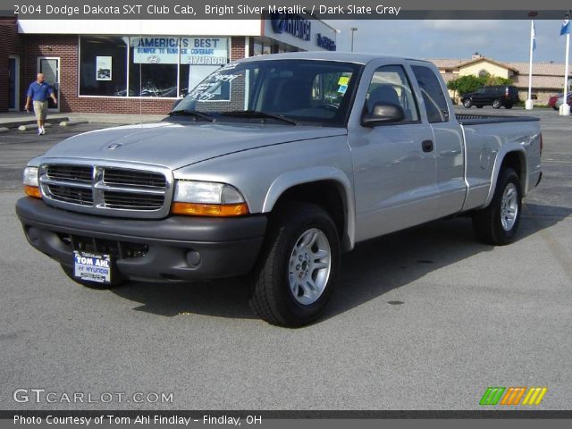 2004 Dodge Dakota SXT Club Cab in Bright Silver Metallic