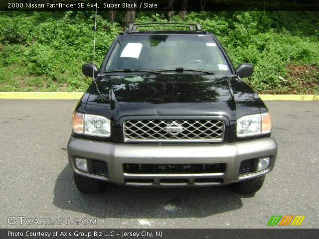 2000 Nissan Pathfinder SE 4x4 in Super Black