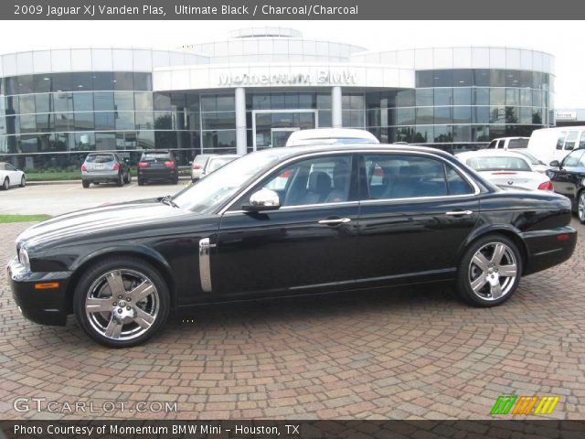 2009 Jaguar XJ Vanden Plas in Ultimate Black