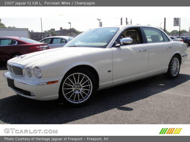 2007 Jaguar XJ XJ8 L in Porcelain White