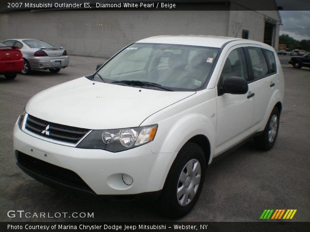 2007 Mitsubishi Outlander ES in Diamond White Pearl