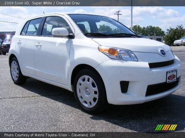 2009 Scion xD  in Super White