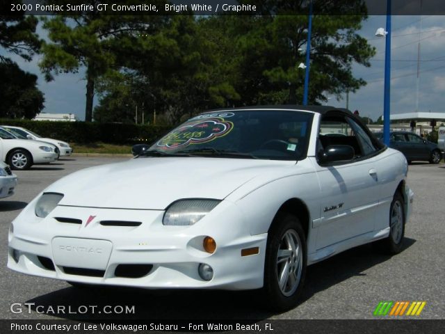 2000 Pontiac Sunfire GT Convertible in Bright White