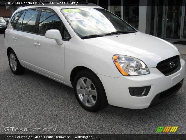 2007 Kia Rondo LX V6 in Clear White
