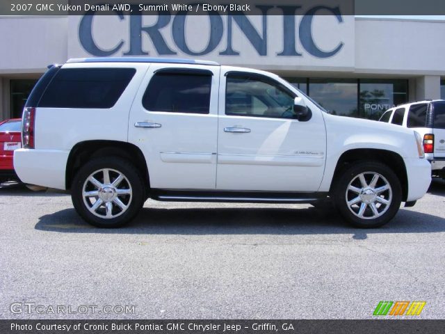 2007 GMC Yukon Denali AWD in Summit White