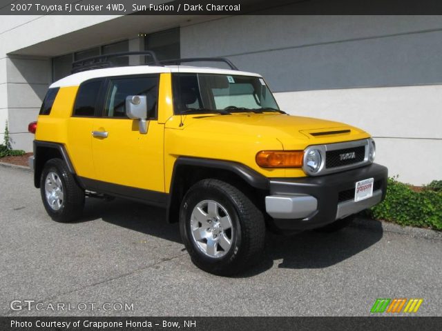 2007 Toyota FJ Cruiser 4WD in Sun Fusion