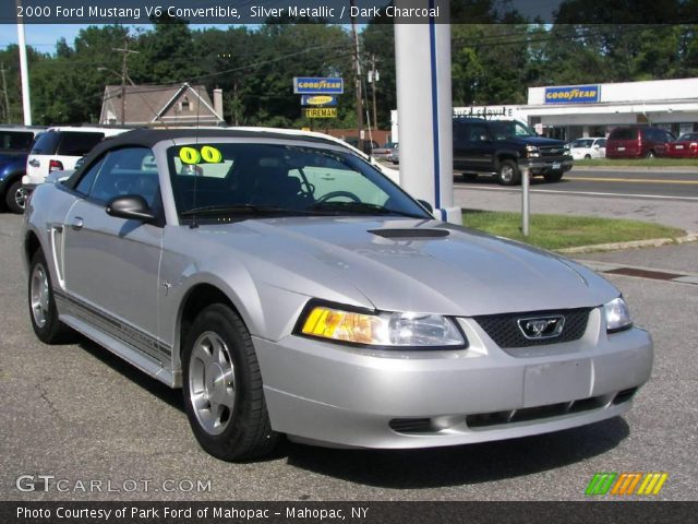 2000 Ford Mustang V6 Convertible in Silver Metallic